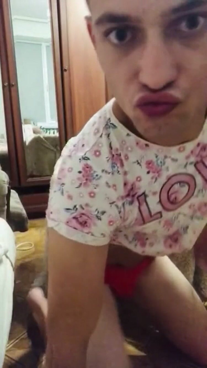 Merry Bell: Chàng trai đồng tính sissy tình yêu