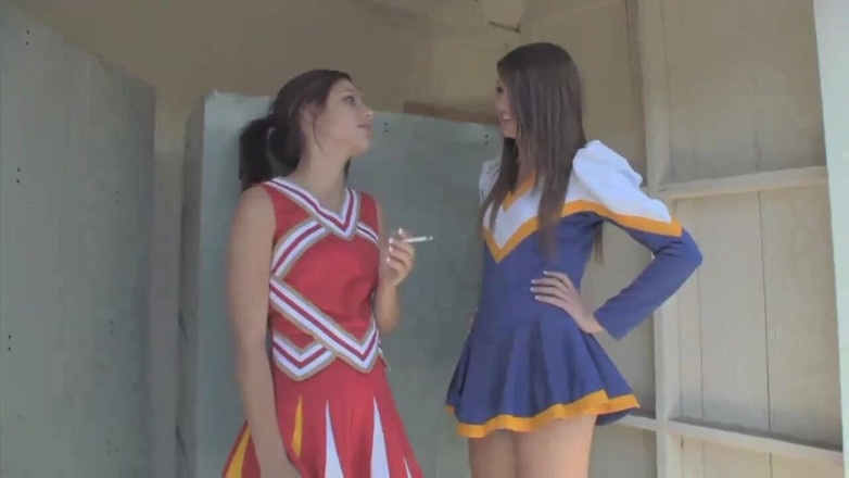 Lesbian Illusion: レズビアンチアリーダー(フル動画)