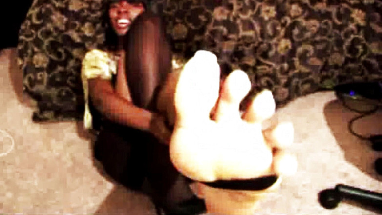 The Goddess Simone: Aşağılama ayak fetişin