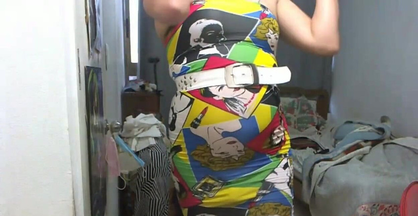 Nikki Montero: Nikki in un vestito