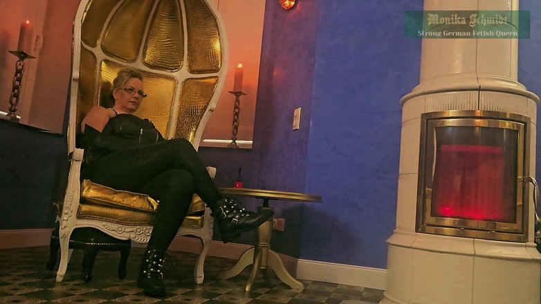 Strict Senz: Monika Schmidt Dominare Feminină Fumând Scrumieră Umană Verbală Humiliaion Cizme...