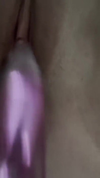 Abang tiriku ngentot memekku pakai vibrator, saudara tiriku yang mengantuk dengan pantat bahenol