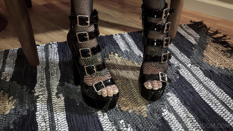 FilthyFemdom: Gia Dimarco의 라텍스 예배