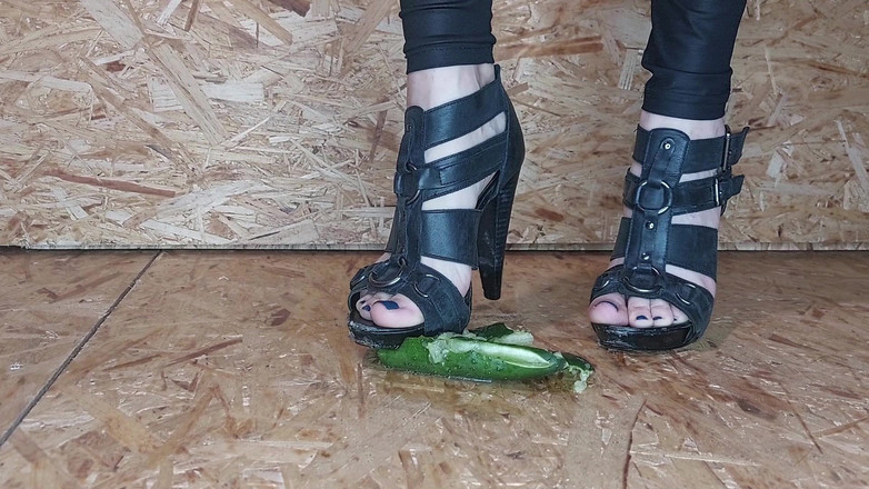 Mistress Priest: Destruye el pepino