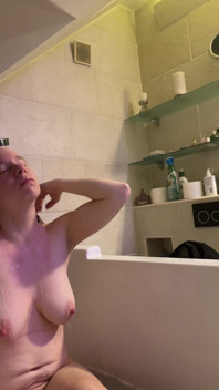温水让我的乳头变硬
