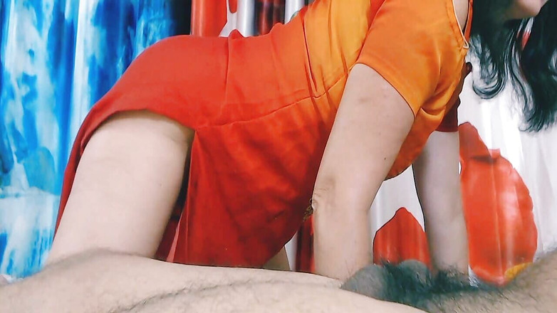 Bolly Karma: 与超大的美丽屁股熟女的淫荡场景