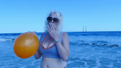 Marvellee Studios: Carolina beach kouření do popu