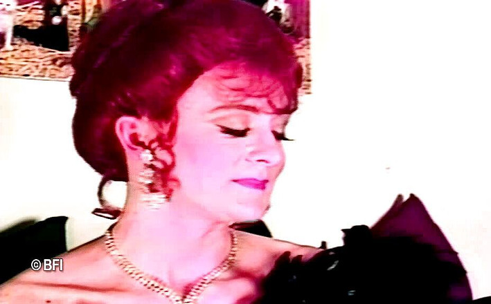 Combat zone transsexual barebacking: La regina acri