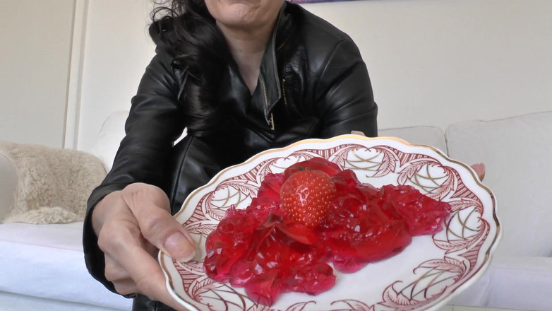 Lady Victoria Valente: Fumando padrona e leccando dessert da suole degli stivali, pov...