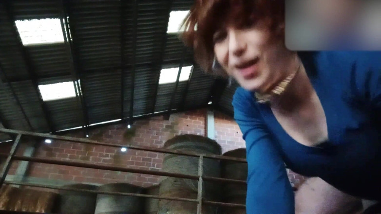 RedLili: Starší chlap šuká malou transgirl cutie