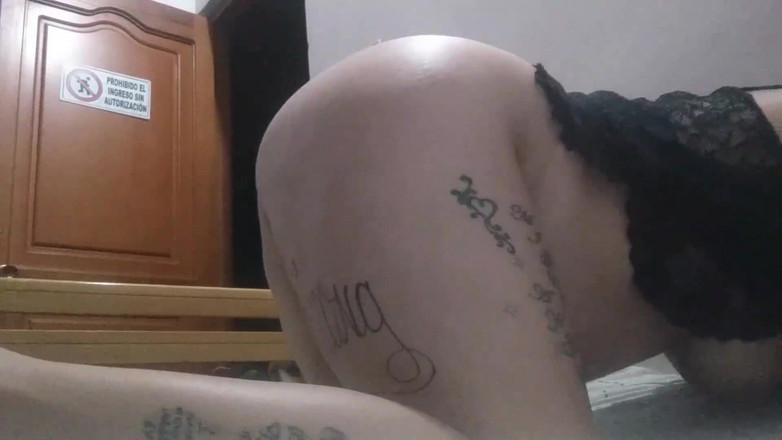 Lizi Love: 我的继母喜欢我在睡觉前操她