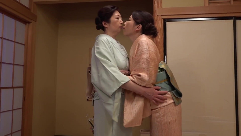 Vulture: Beautiful Ladies' Lesbianism 4-5