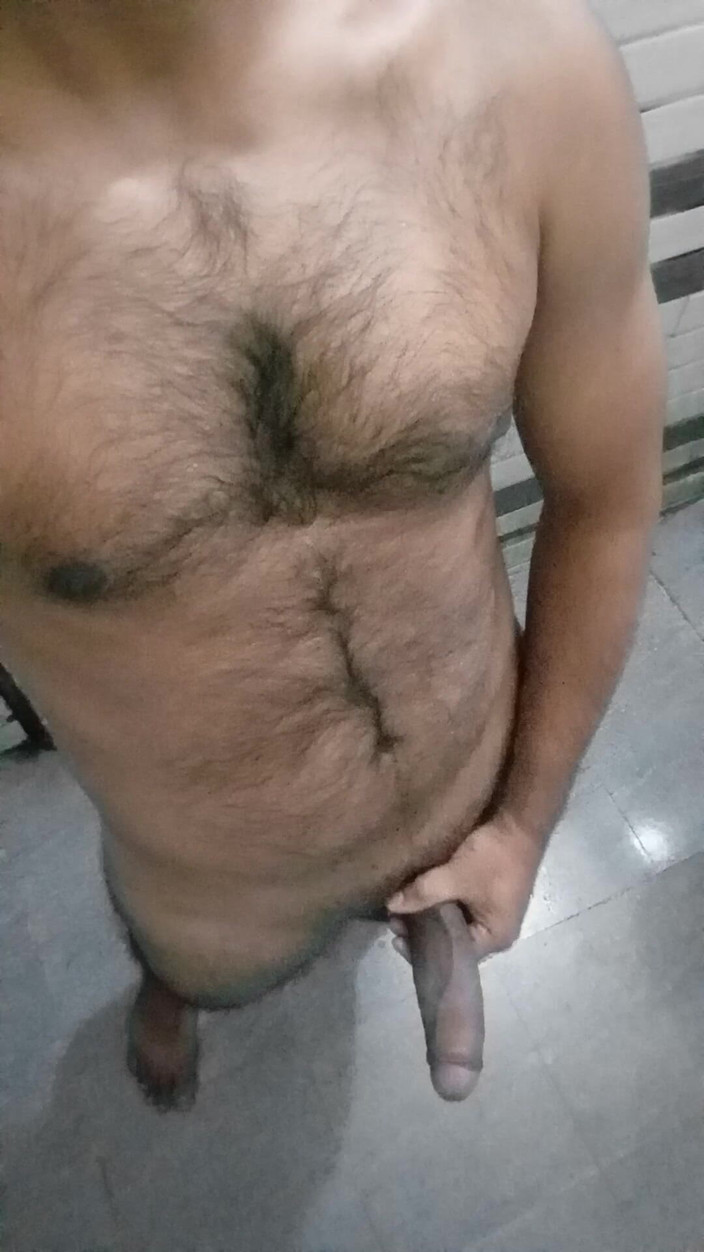 Raaz26d: Guardando la figa della moglie dell'amico, mi sono masturbata in...