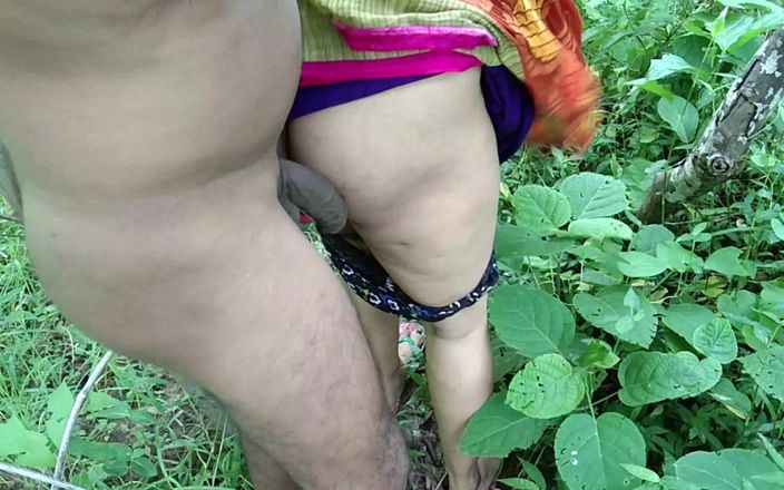 Step Mummy Sonali: Fucked in the grass by stranger who takes the cock...