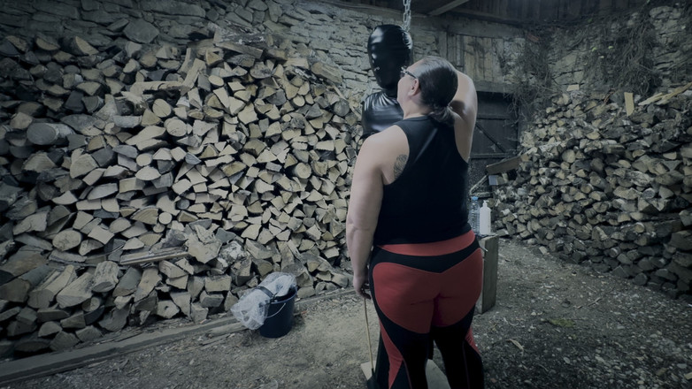 Mistress April: Извращенец в лесной комнате