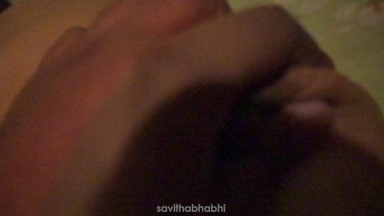 savithabhabhi: 집에서 만든 남친이 여친을 알몸으로 촬영