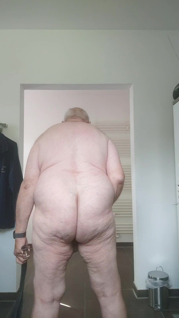 Karlchengeil: Banyomdaki sahneler