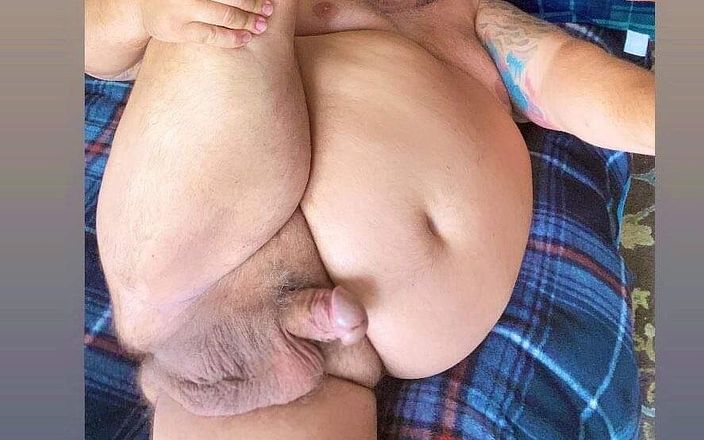 Hand free: Fat daddy Redneck bear has huge bull balls double orgasm...