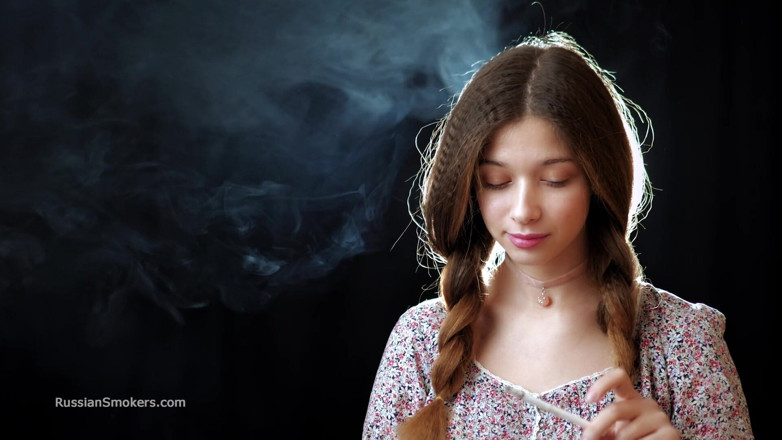 Russian Smokers: Sexy Russian Girl Smoking Cigarette Slow Tease