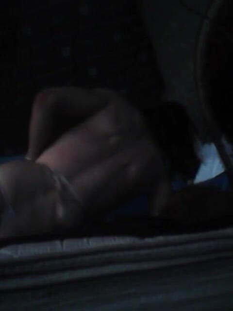 Cross dresden: Nech mě hádat, sundám si šaty a dotýkám se sama sebe,...