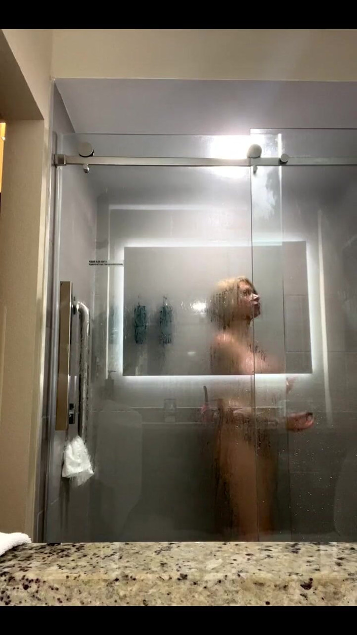 Stephanie Summers: Shower with Me