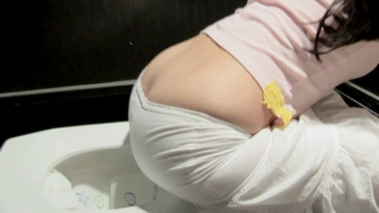 Hot Girlz: Una ragazza arrapante ha un disperato bisogno di cazzo e...