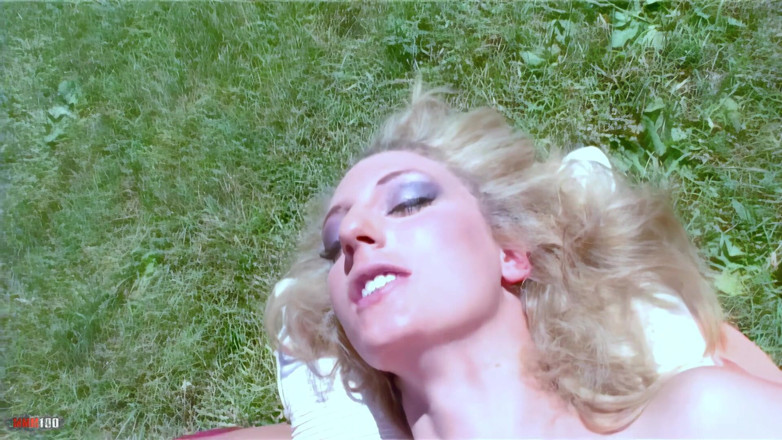 MMM100: Nikkyblond Nikky Blond та її хлопець трахають гарячу блондинку-німоху повію