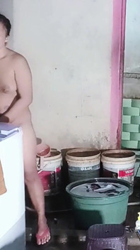 자위하면서 알몸으로 춤추기