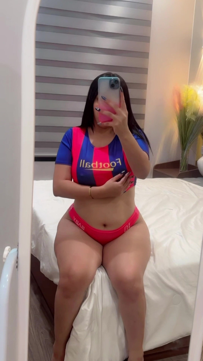 Iranian lara: Barcelona Hot Wife Solo
