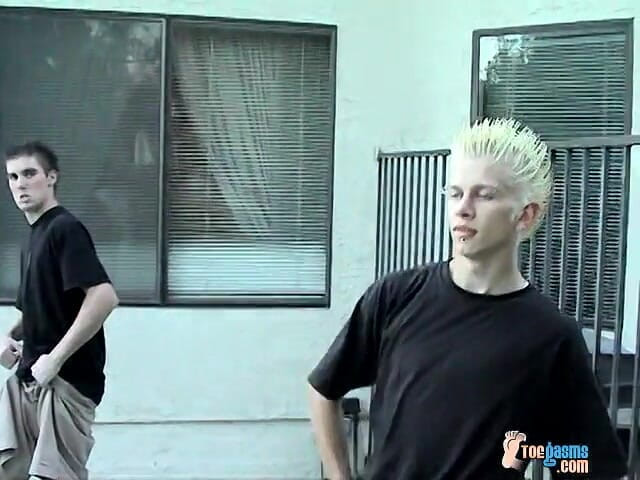 Toegasms: 스트레이트 소년과 함께하는 지저분한 발 재미