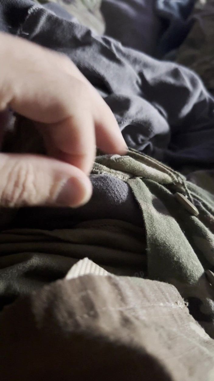 Gay Soldier Stuff: Us Army Soldier napalony oczywiście i szarpiąc się na niektóre...