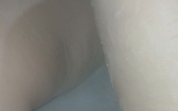 Elen84: Sex în cadă cu My Huge.