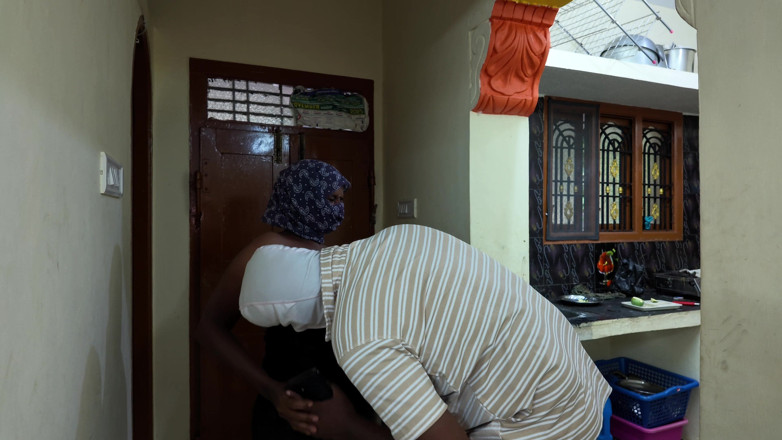 Tamilmalkova2: Peeping Neighbour Wife Bathing