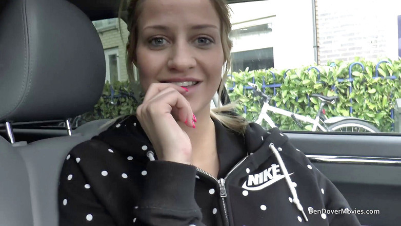 Ben Dover Movies: Sienna Day krijgt een kontneukpartij en ruige kokhalzende seks met...