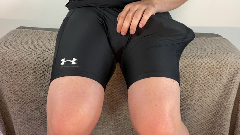 Lucas Nathan King: Compilation d’éjacs énormes dans une culotte sans les mains