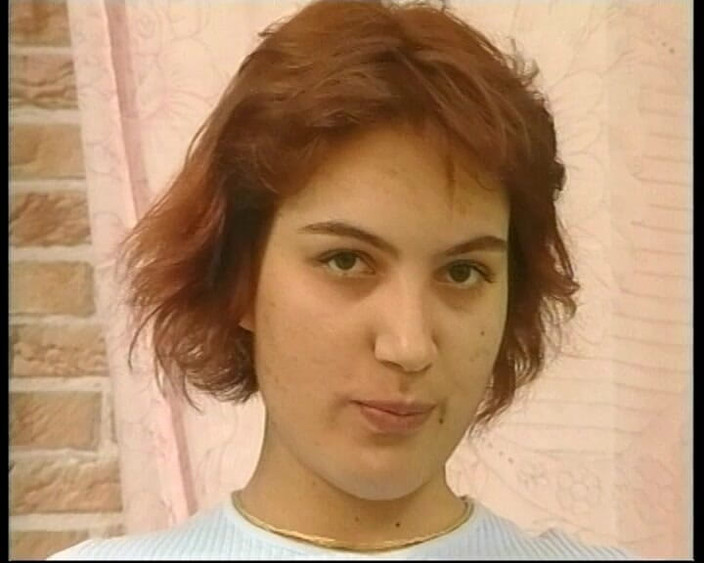 YOUR FIRST PORN: Emi lo fa con un sorriso