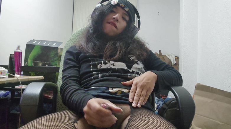 My hottest videos: Trans big dick gf se cítí nadržená v noci