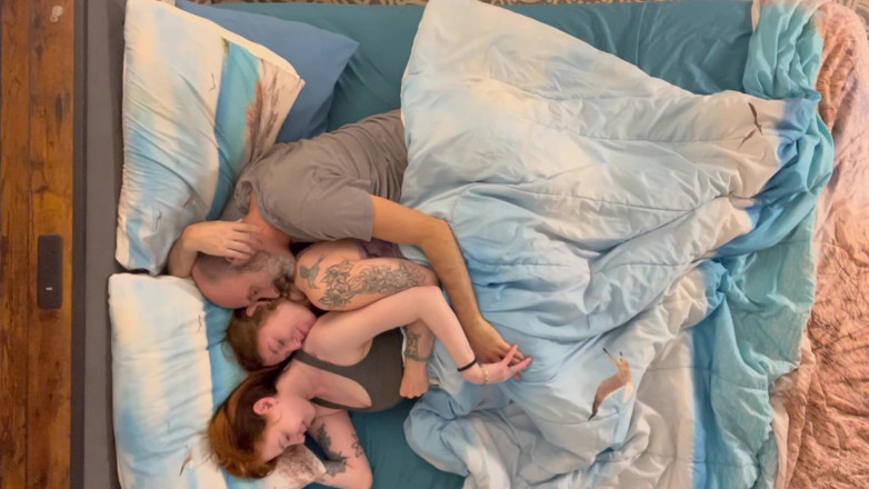 Island Boy Vids: Babz &amp; Cherry freunde mit kuscheln profitieren