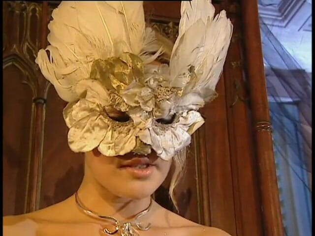 Italian Vintage Porn: ブロンドのボンベが情熱的なプレイに服を選んだ