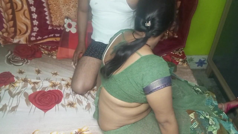 Manjushukla: Indian Beautiful Bhabhi Having Romance with Her Husband.