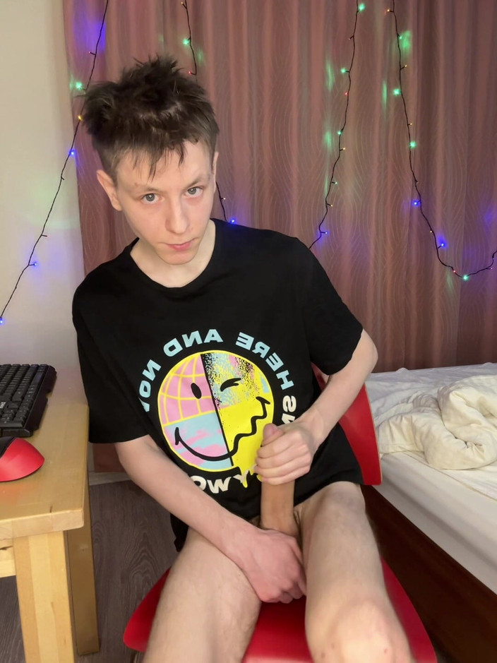 Morflot24: Швидкий ривок у гуртожитку змушує 23 см член сквіртувати всюди