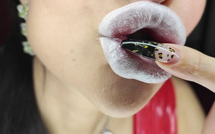 Princess18_: Bílá rtěnka francouzské polibky z dokonalého latexového bimbo