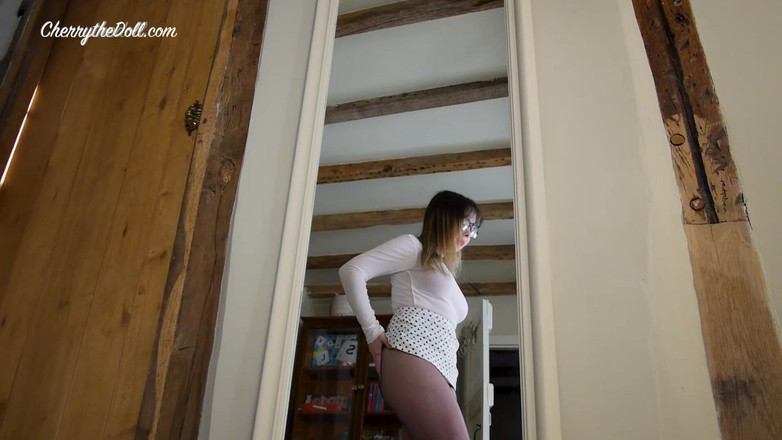 Cherry The Doll: Vue dans les yeux d’un ver