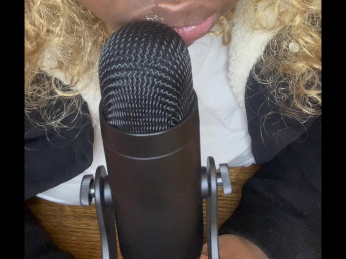 Anye Meshell: Asmr Polibky a lízání!