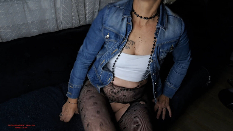 Karina S Palacios - Fredo Sebastieno Palacios: 50 साल की सौतेली मम्मी रात में धोखा दे रही है