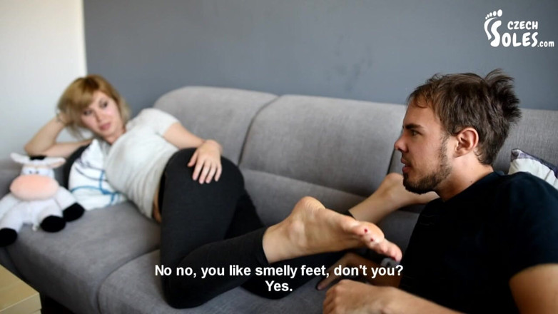Czech Soles - foot fetish content: Un'occasione per annusare i suoi calzini