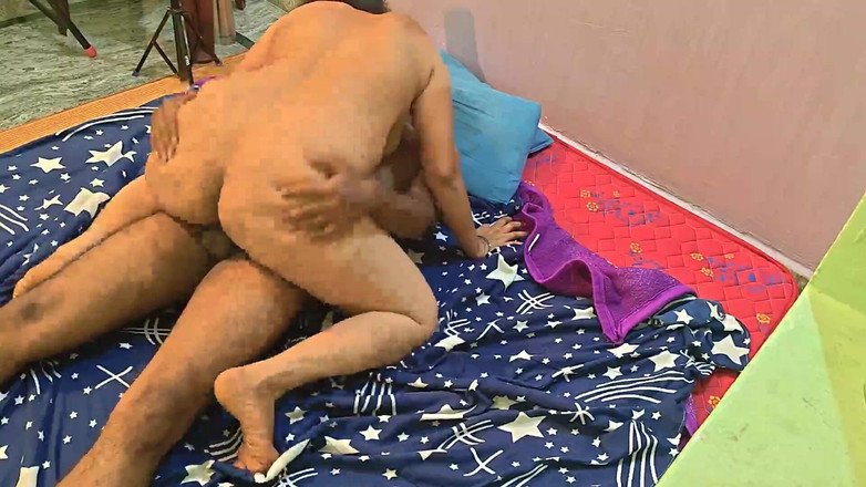 Sexy sindu: Super heißer tanten-sex mit liebhaber