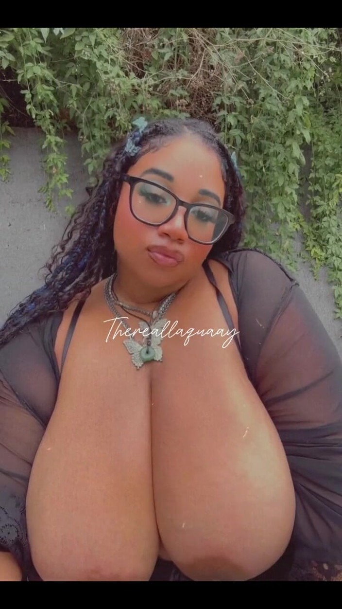 Biggdebbie solo: Biggdebbiecakez Being a Freak in Nature