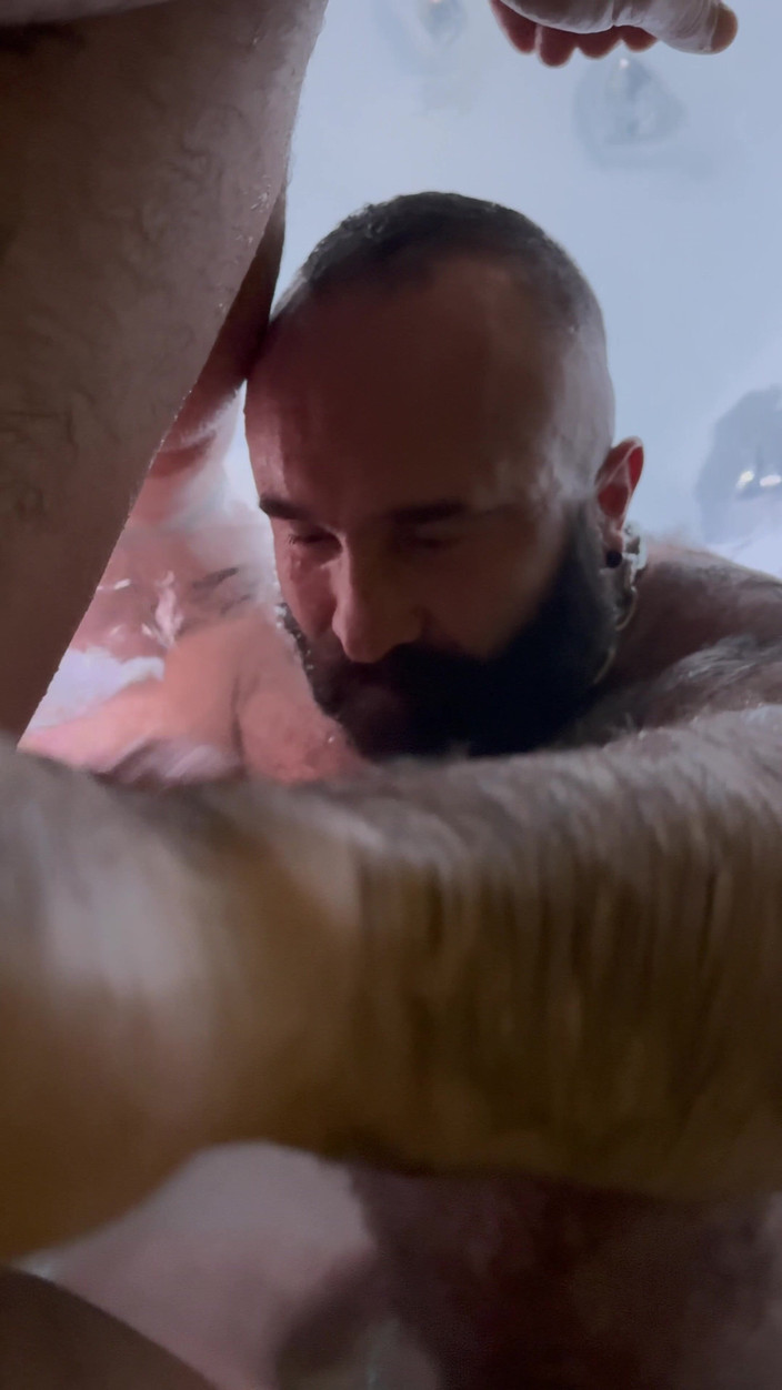 ScruffyStocky: Oso Peludo Domina: Mamadas En Jacuzzi, Rimming Y Pajas Mutuas