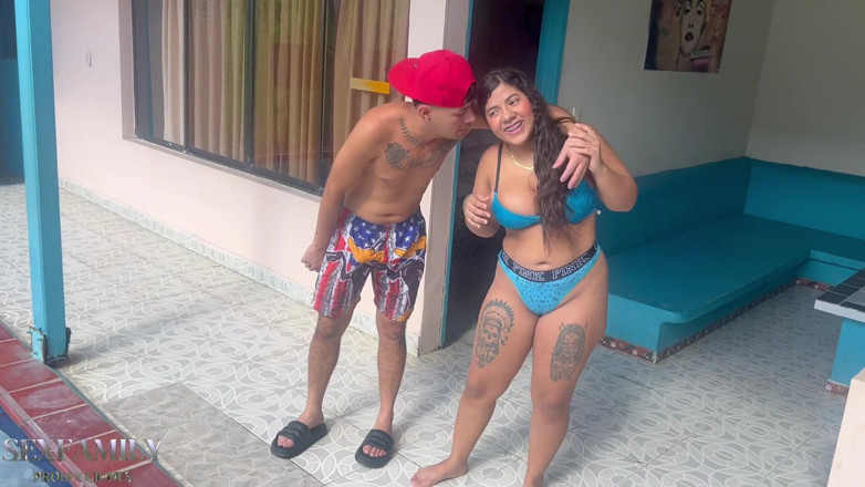 Bigboobssex: Într-o zi fierbinte fac un plan de piscină cu sora...
